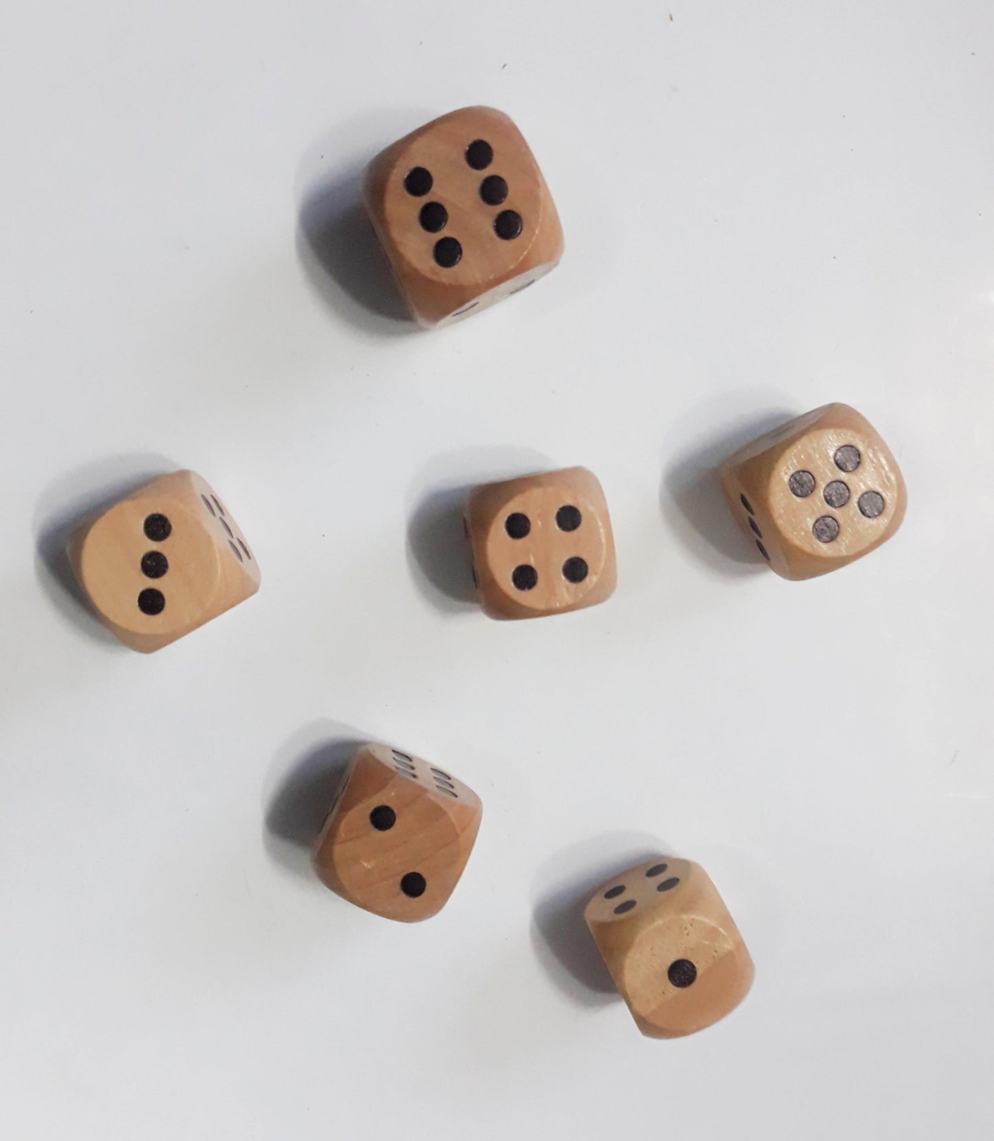 Ht/Dice wooden
